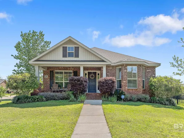 504 Charing Cross St, Fairhope, AL 36532