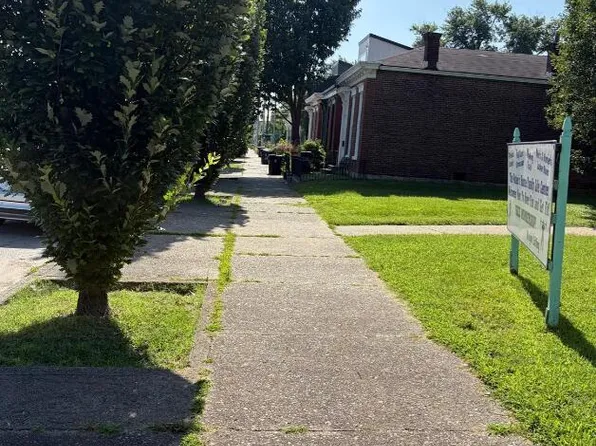 916 E Jefferson St, Louisville, KY 40206