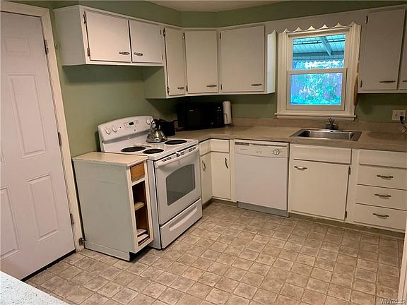 4th image of 195 Conant Dr