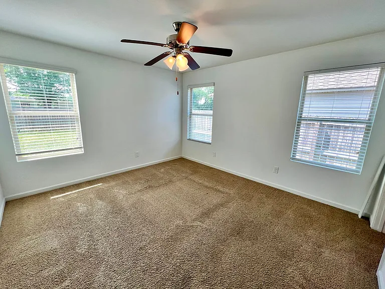 16406 Waterbury Ln — Photo 7