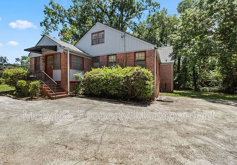 1835 Kissingbower Rd — Photo 4