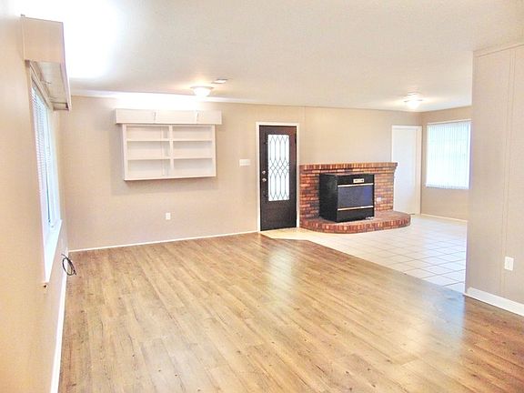 3rd image of 607 Mary Ann Dr