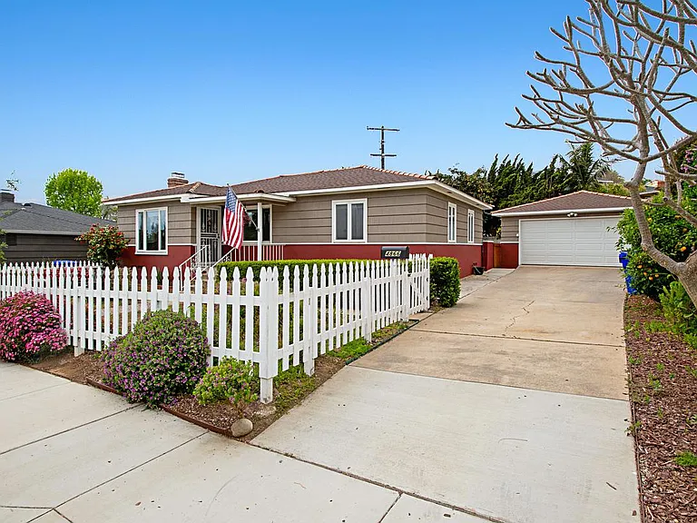 4866 Academy St — Photo 2