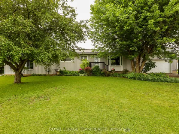3041 Bridge St, North Dundas, ON K0E 1W0