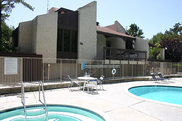 1109 Summertime Ln #1 — Photo 32