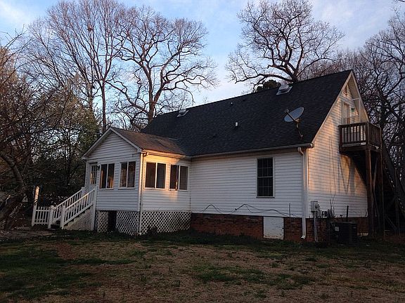 Great Sunroom.  Large Yard