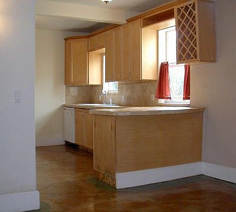 4th image of 1040 NE 132nd St