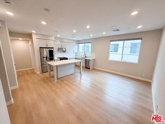 3rd image of 285 Vista Dr #62