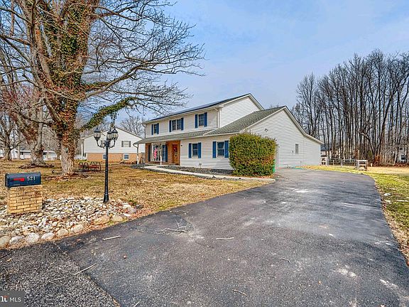 3rd image of 521 Beards Hill Rd