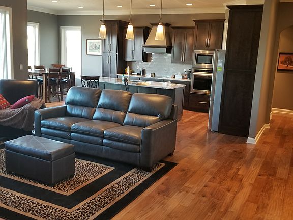 3rd image of 1035 Turnberry Ave