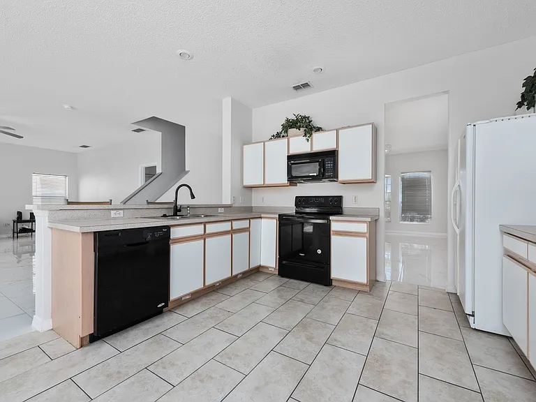 746 Lockbreeze Dr — Photo 9