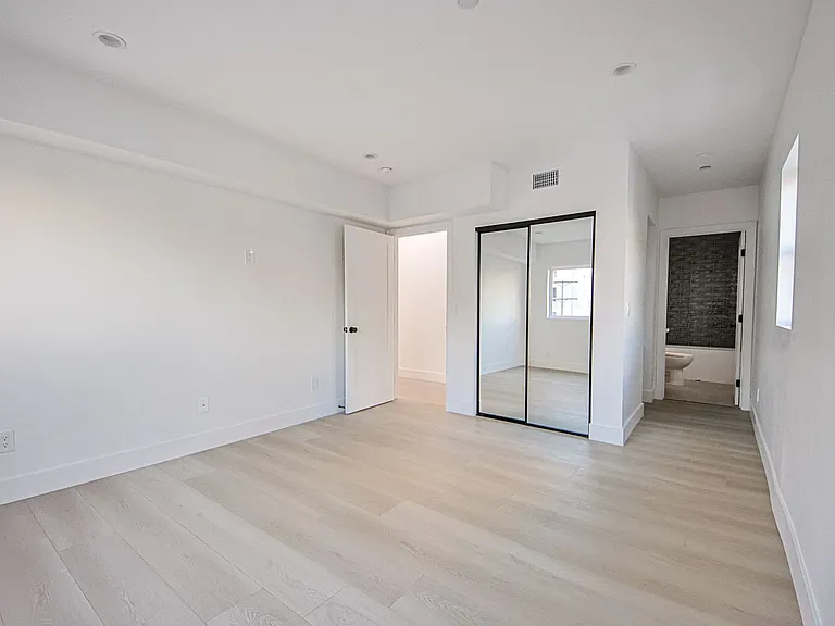 1223 N June St — Photo 17