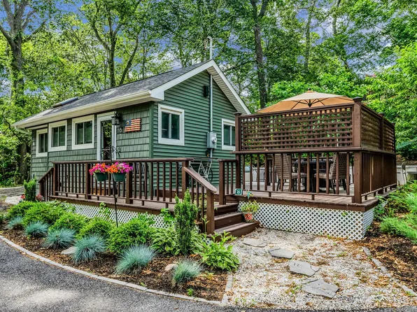 356 Oakleigh Avenue #16, Baiting Hollow, NY 11933