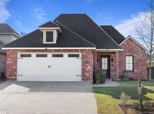 911 Chartres St, Lake Charles, LA 70605