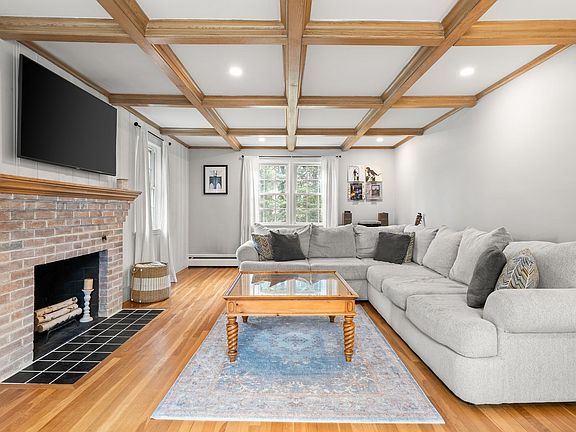 3rd image of 27 Mount Pleasant Ave