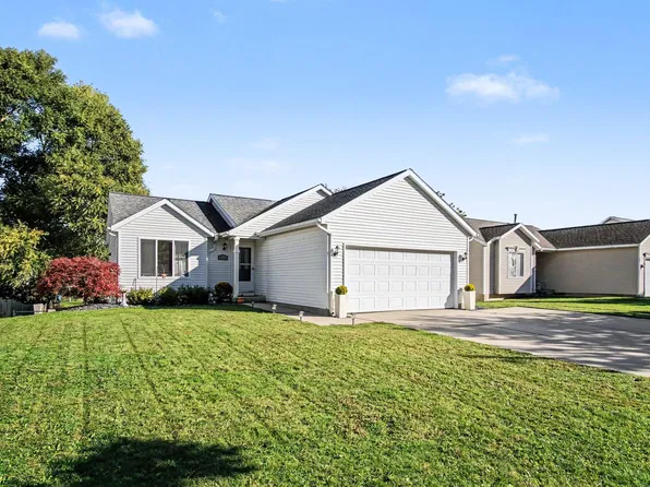 3023 Stonewood St NW, Grand Rapids, MI 49504