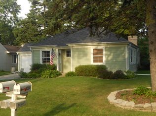 4057 N 110th St, Wauwatosa, WI 53222