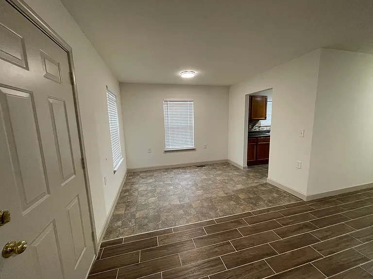 950 Smith St SW — Photo 5