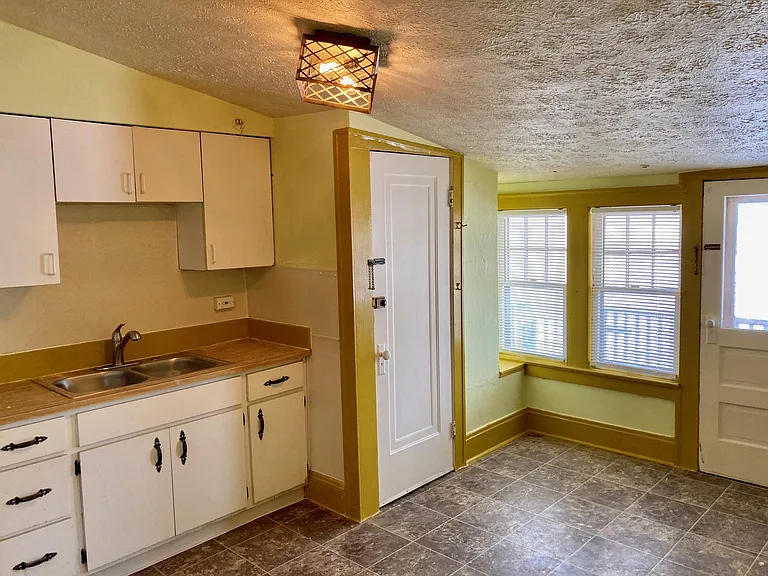 9905 Greenview Ave #2 — Photo 6
