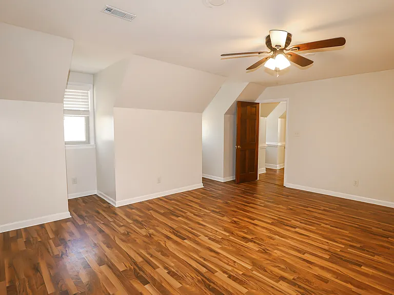 809 Houndslake Dr — Photo 36