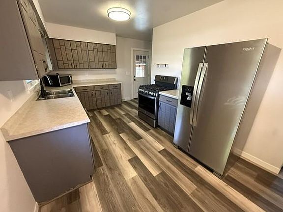 2nd image of 725 6th St S