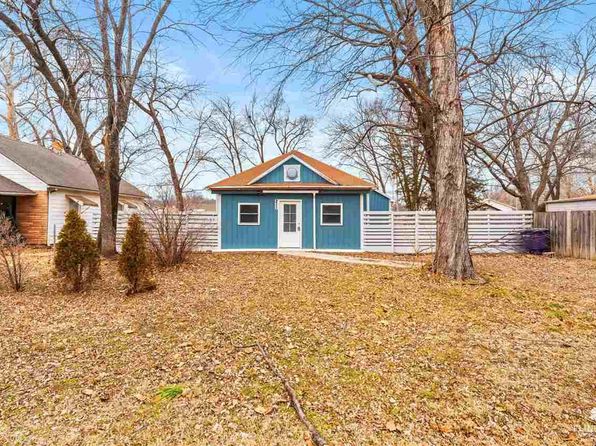 211 12th St, Ogden, KS 66517