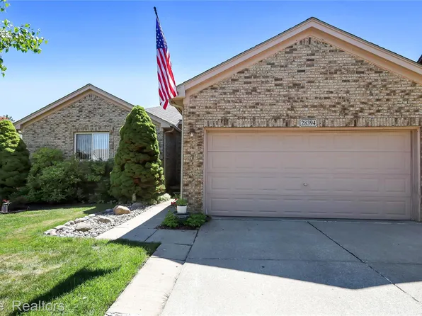28394 Gamble Rd, Chesterfield, MI 48047