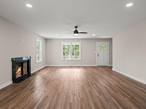 5th image of 19 Mansion Dr