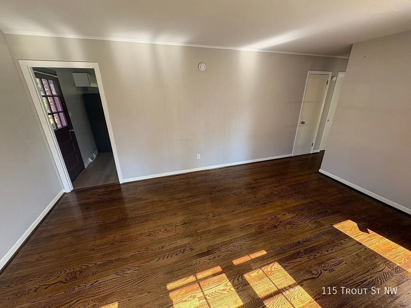 Charming 3-Bedroom Brick Ranch with Walk-Out Basement & Central Air! — Photo 2