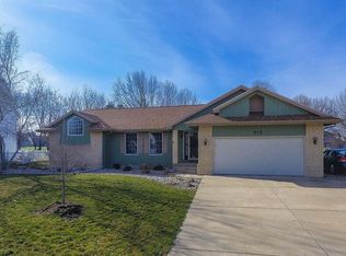 913 Stevens Creek Cir, Forsyth, IL