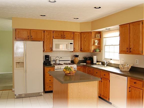 4th image of 716 Thornwood Dr