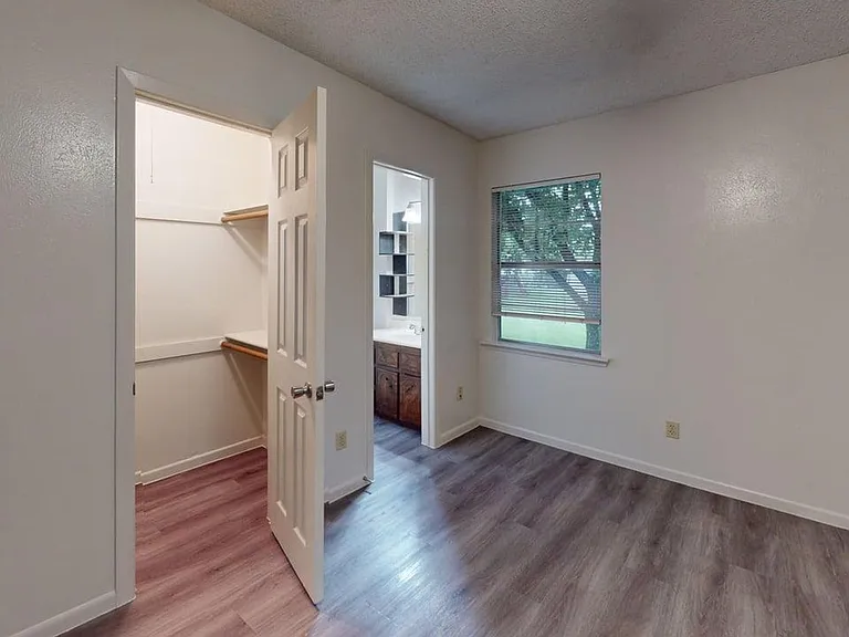 1804 Clarawood Dr — Photo 11