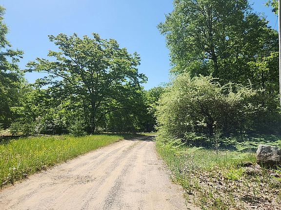 5th image of 3735 1/8 Line Rd