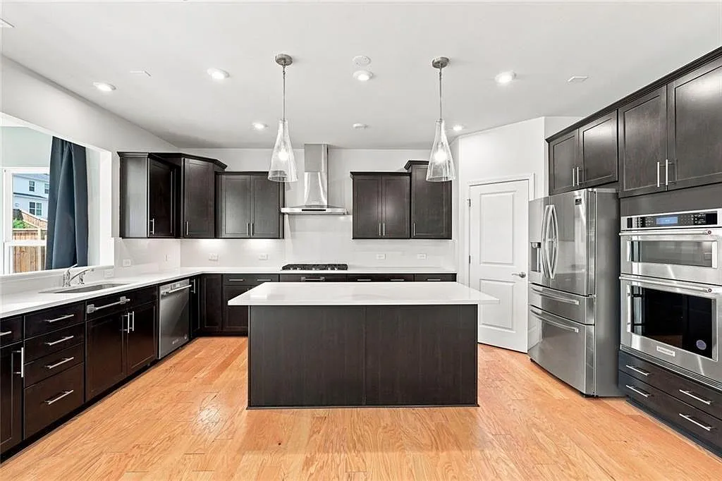 5 bed, 3.5 bath, 3522 sqft, $3,500 — Photo 4