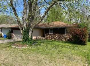 4529 W La Siesta St, Springfield, MO 65802