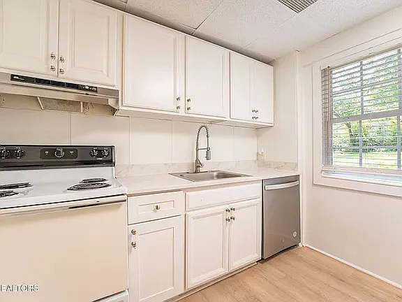 502 Hayworth Dr #B — Photo 7