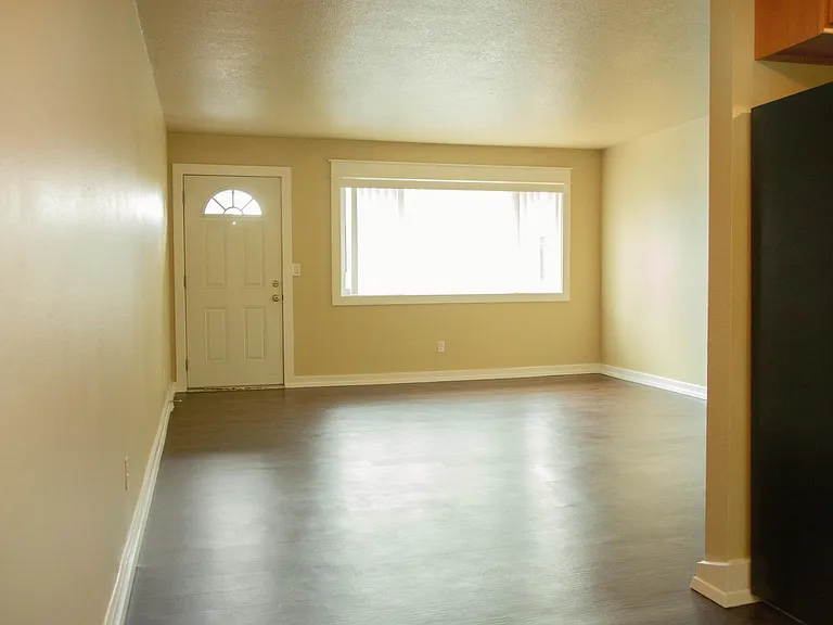 2341 N Lombard St — Photo 2