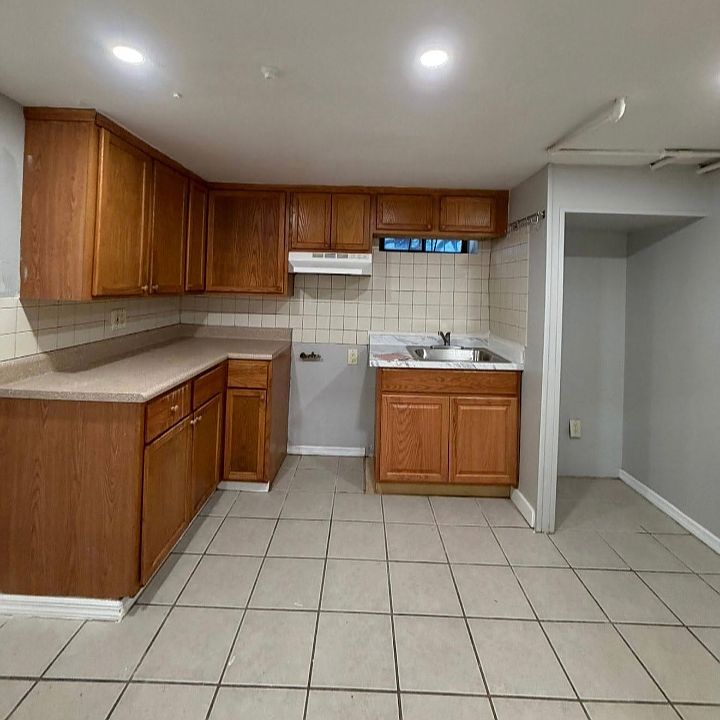 1st image of 6 Rose Ave #1L