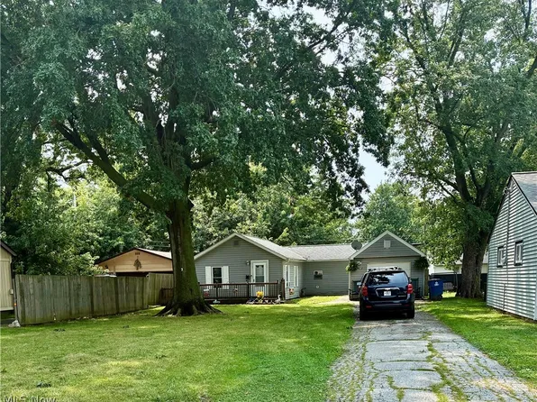 902 Quentin Rd, Eastlake, OH 44095