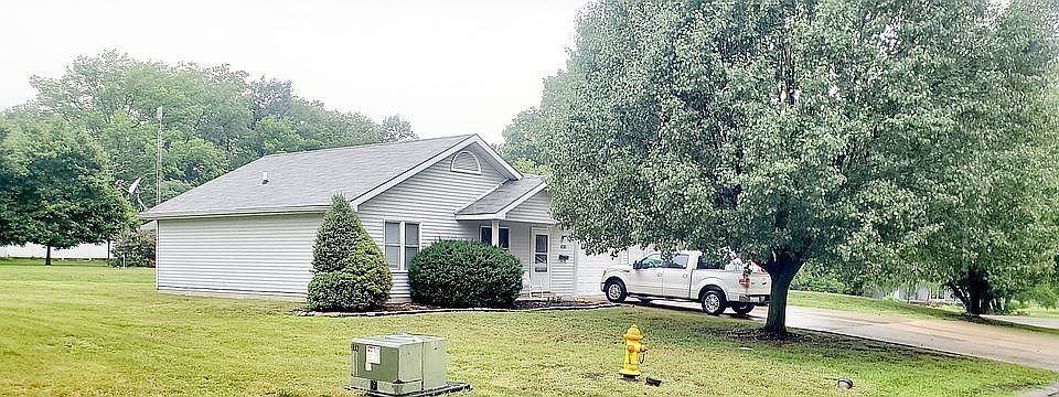 2nd image of 400-402 Stonebrook Dr