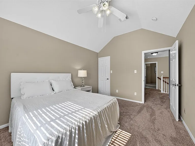 1719 Cantigny Ln — Photo 29