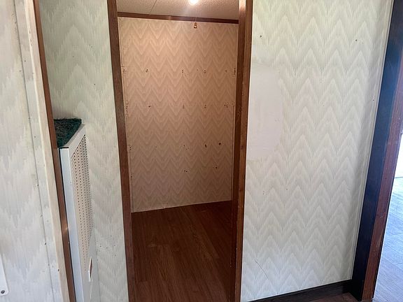 4th image of 2655 Fays Lane
