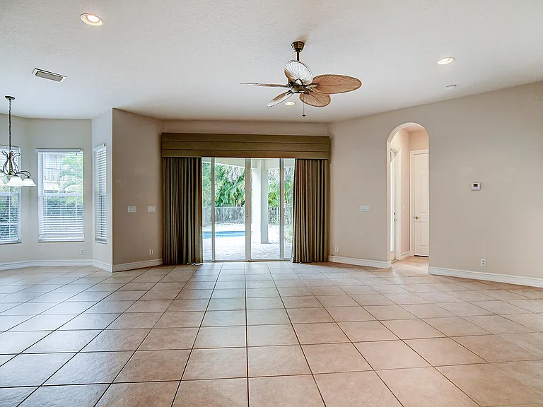 670 Edgebrook Ln — Photo 17