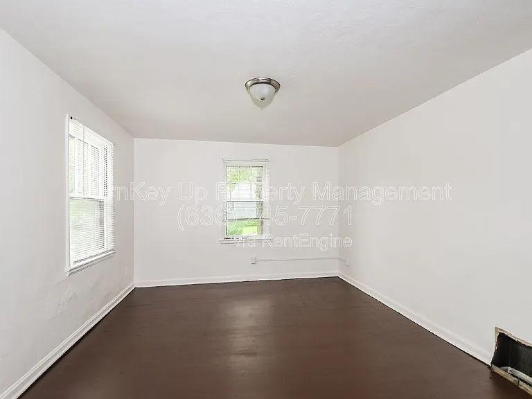7150 Manette Dr — Photo 9