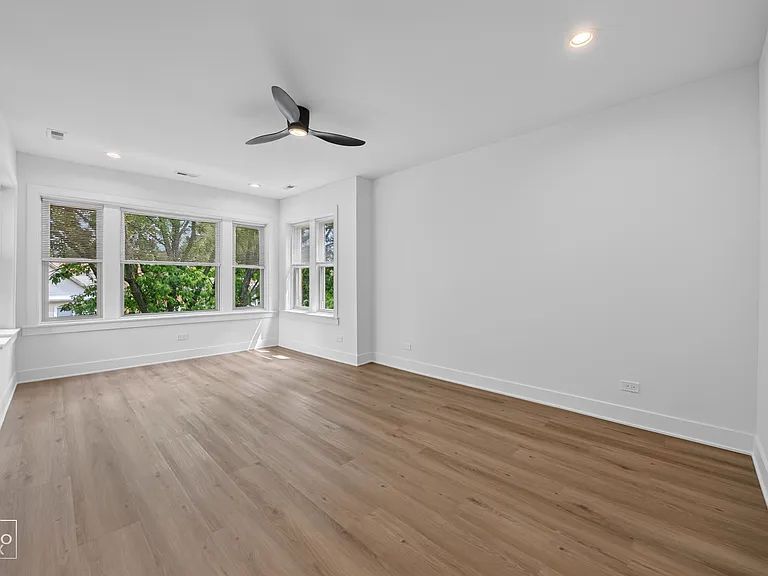 2527 W Ainslie St #3 — Photo 3