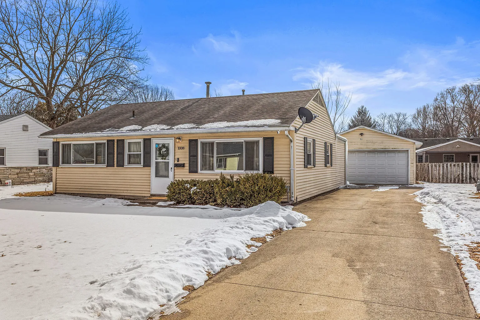 1008 Bel Aire Dr photo 1