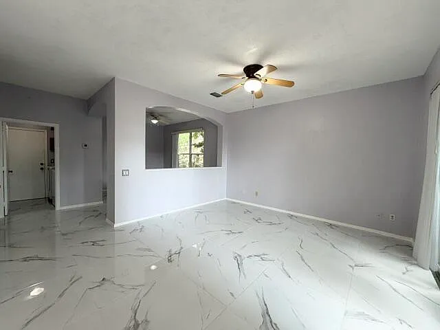 5487 Queenship Ct — Photo 5