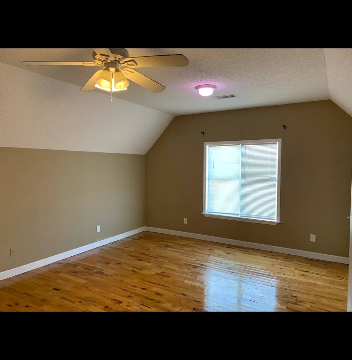 4 bed, 1900 sqft, $2,800 — Photo 4