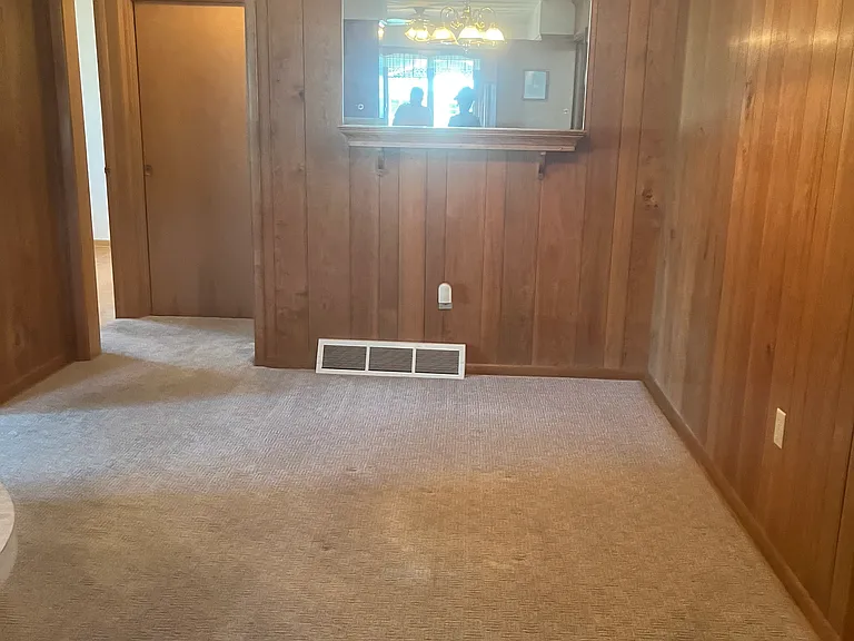 934 Potomac Ave — Photo 4