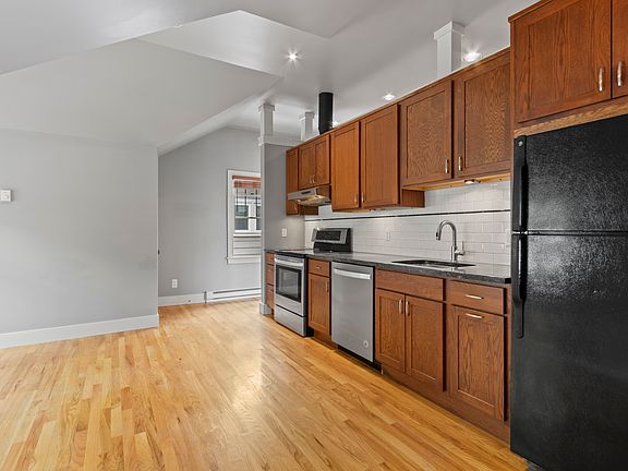 4th image of 906 E 2nd St #2